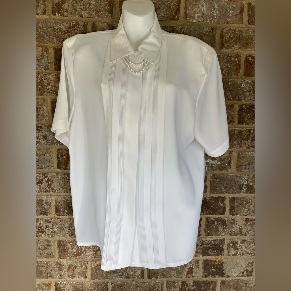 80s White Pleated Button Down w/ Pearl Detail size 14